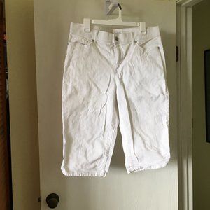 Gloria Vanderbilt white skimmer ankle pants. Size 16.